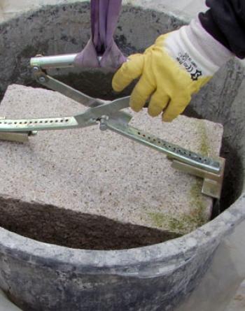 Dipping of a granite slab into STEIN TEC® Bond Adhesive "Haftfix".