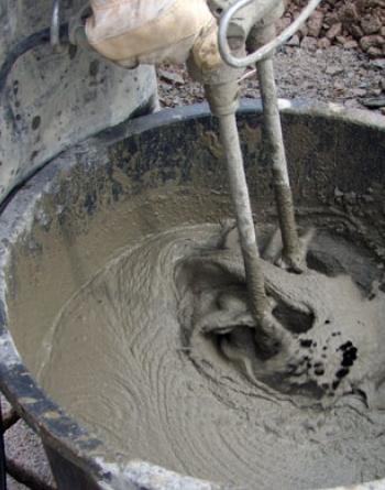 Mixing of STEIN TEC® Jointing Mortar HD 02 – 1K by a twin-shaft hand-held mixer.